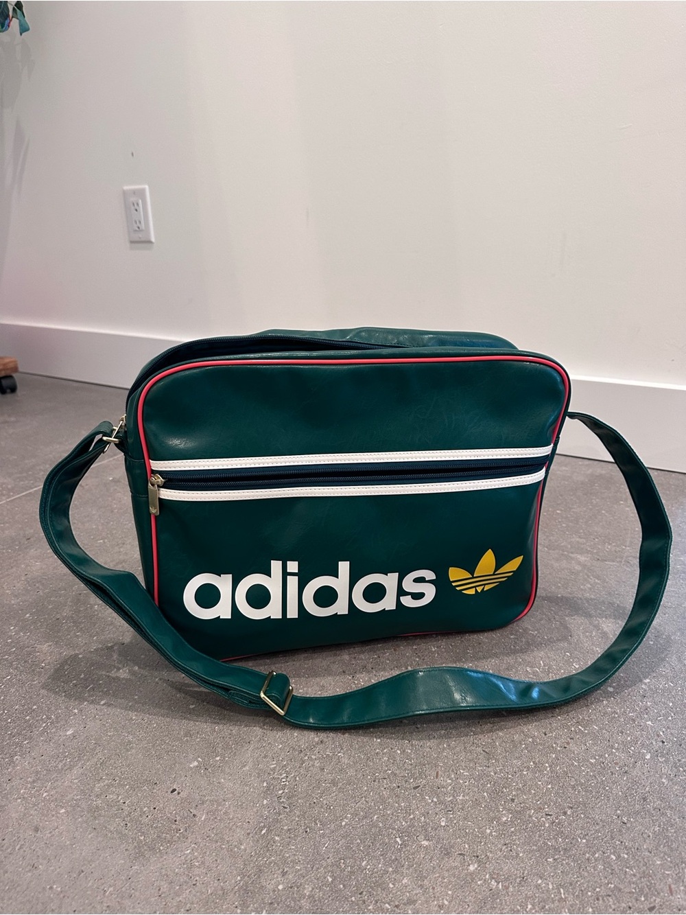 Adidas OG AIRLINER BAG - Picture 2 of 8